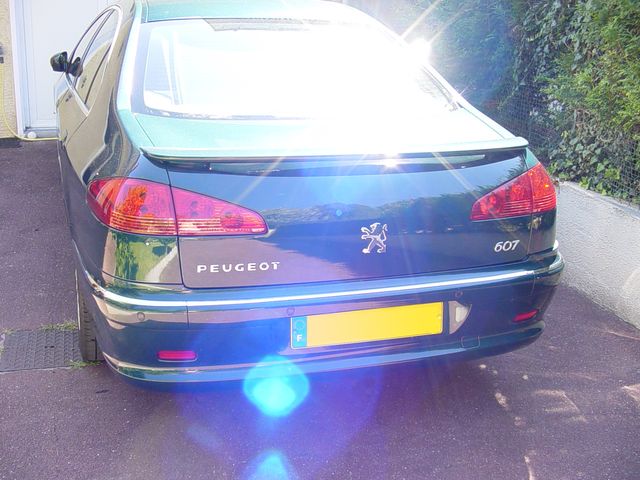 http://www.forum-peugeot.com/Forum/mesimages/13572/607 AR new1.jpg
